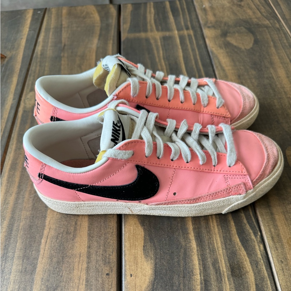Nike Blazer Low ‘77 Vintage Atomic Pink Sneakers